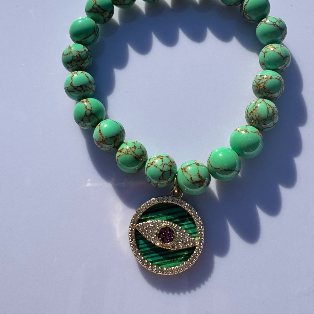 Green Beaded Evil Eye Pendant Necklace - Picture 4 of 4
